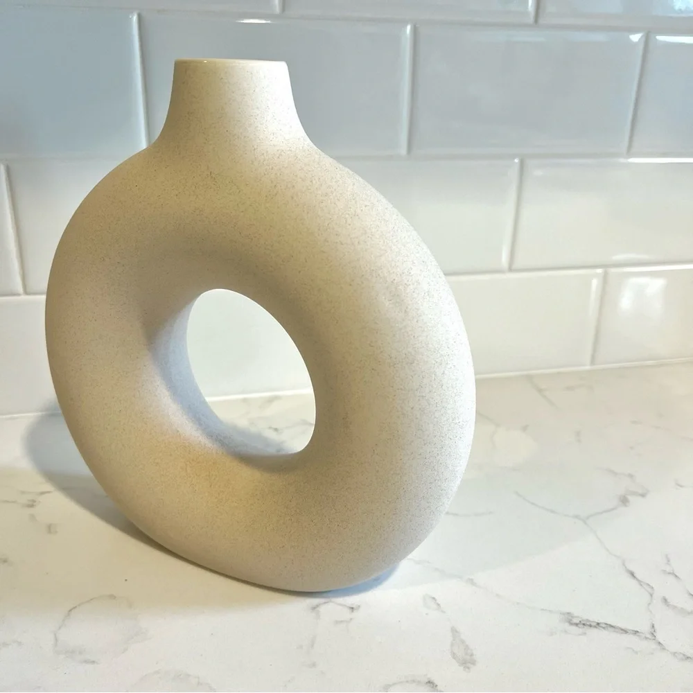 H&M Home Small 100% Ceramic Donut Vase Round Decorative Cream Light Beige